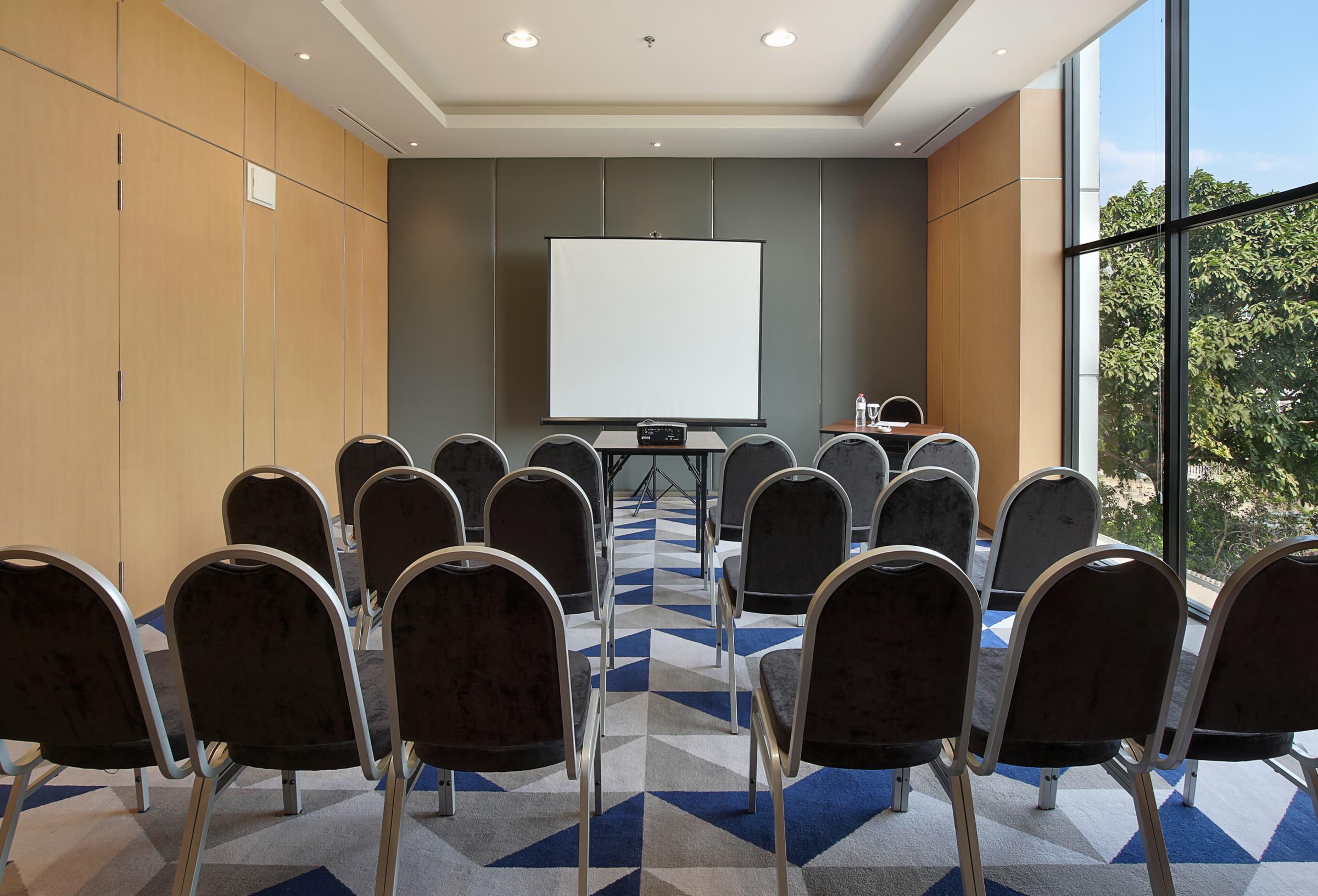 Swiss-Belinn Simatupang Джакарта Екстер'єр фото
