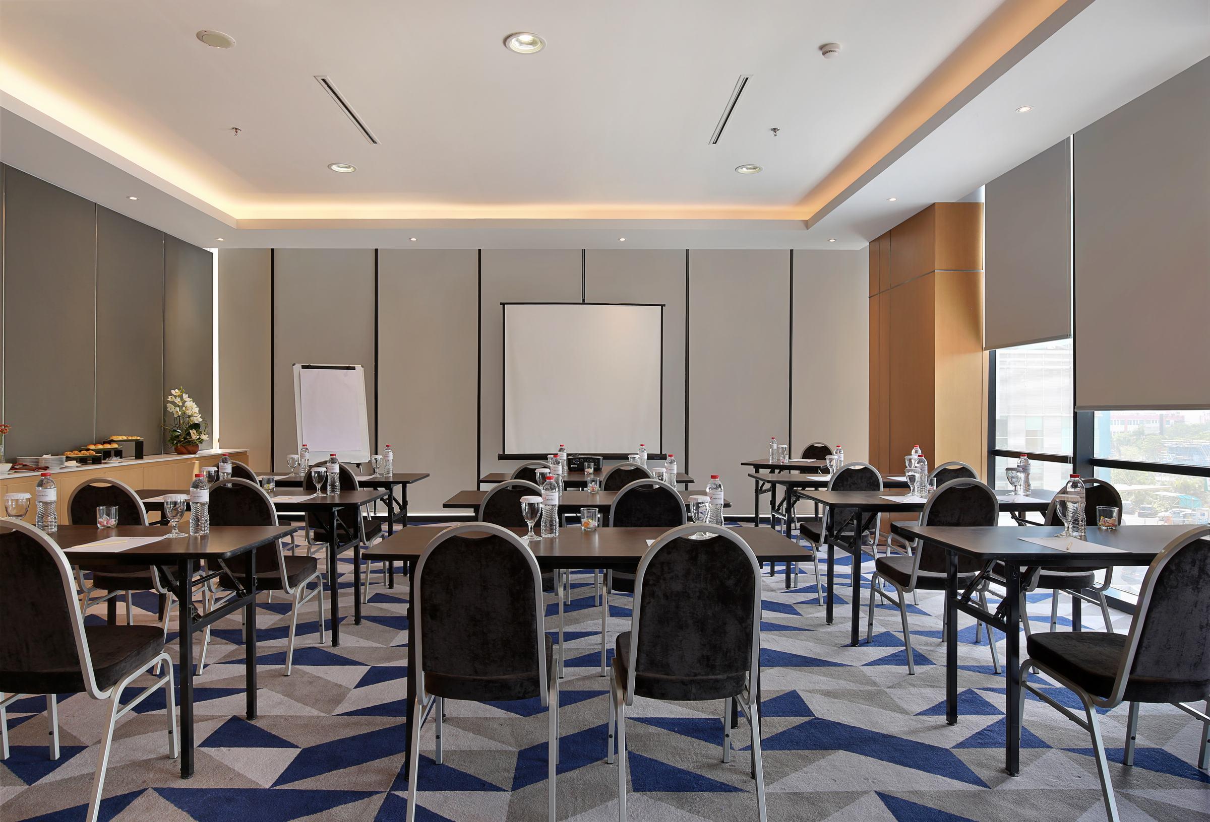 Swiss-Belinn Simatupang Джакарта Екстер'єр фото