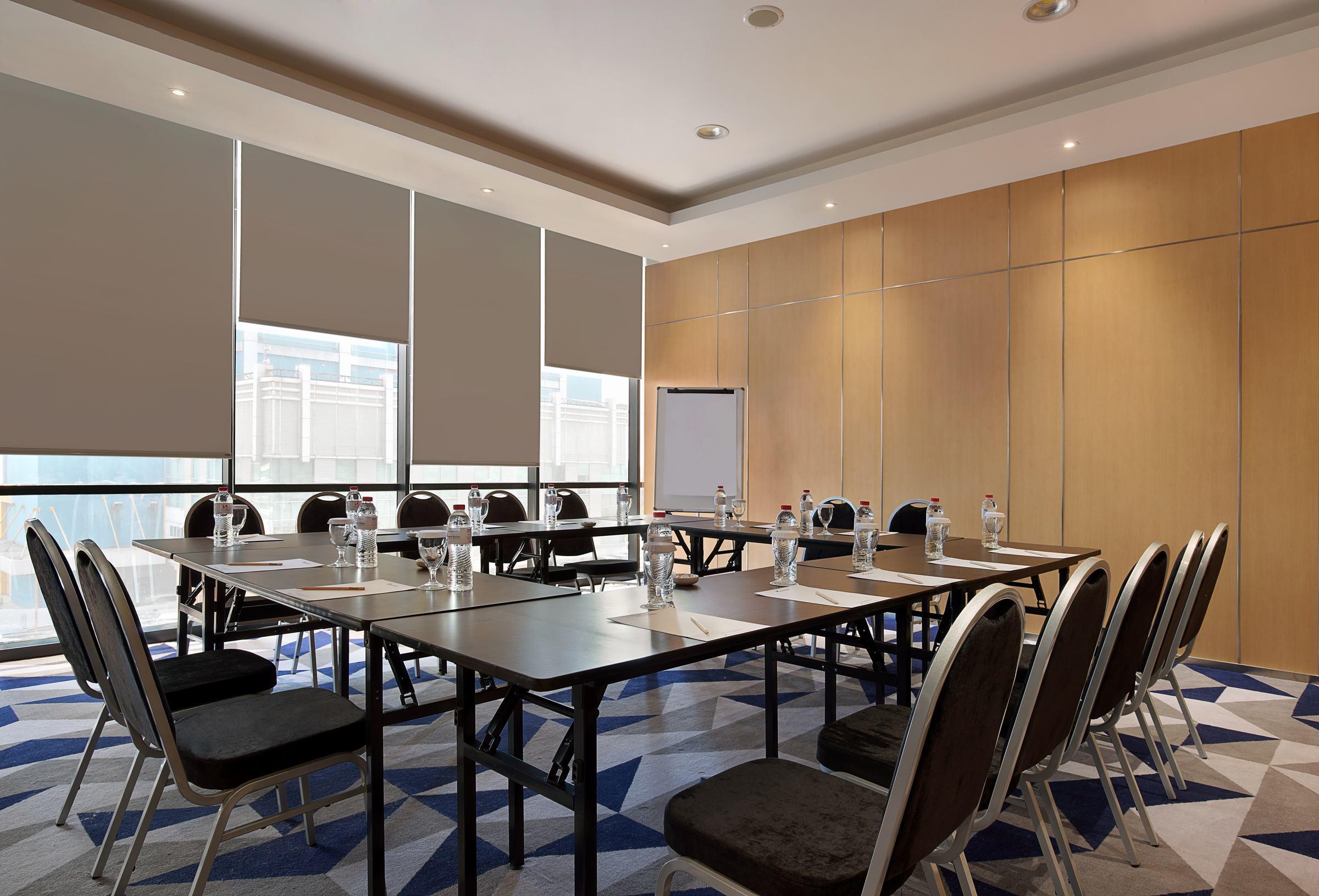 Swiss-Belinn Simatupang Джакарта Екстер'єр фото